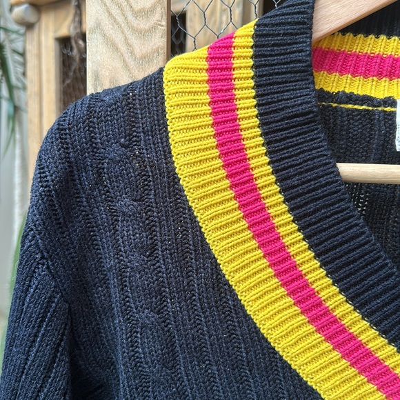 Vintage Limited Express Cable Knit Striped Trim Cropped V Neck Sweater - Picture 4 of 10